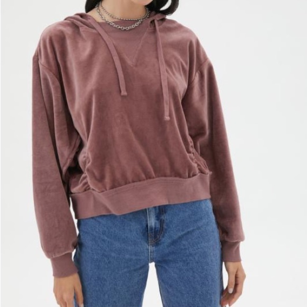 Urban Outfitters • Slouchy Vail Velour Hoodie Sweatshirt in Mauve